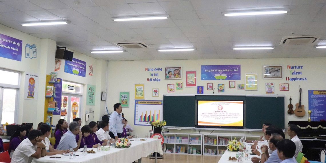 TRƯỜNG TIỂU HỌC NGUYỄN THÁI HỌC ĐÓN ĐOÀN CÁN BỘ QUẢN LÝ XÃ HỒ TRÀM THAM QUAN, TRAO ĐỔI KINH NGHIỆM TRONG CÔNG TÁC QUẢN LÝ VÀ TỔ CHỨC CÁC HOẠT ĐỘNG GIÁO DỤC CẤP TIỂU HỌC
