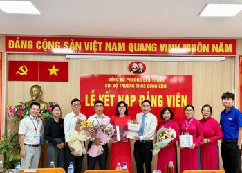 CHI BỘ TRƯỜNG THCS ĐỒNG KHỞI KẾT NẠP ĐẢNG VIÊN