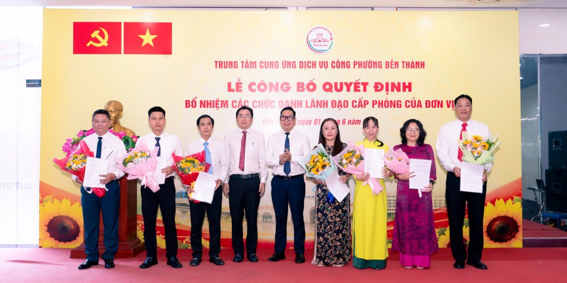 TRUNG TÂM CUNG ỨNG DỊCH VỤ CÔNG PHƯỜNG BẾN THÀNH CÔNG BỐ QUYẾT ĐỊNH BỔ NHIỆM CÁC CHỨC DANH LÃNH ĐẠO CẤP PHÒNG