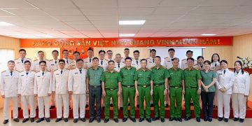 CÔNG AN PHƯỜNG BẾN THÀNH TỔ CHỨC LỄ CÔNG BỐ QUYẾT ĐỊNH THĂNG CẤP BẬC HÀM, NÂNG BẬC LƯƠNG NĂM 2026