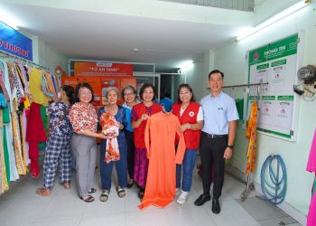 PHƯỜNG BẾN THÀNH CHĂM LO AN SINH XÃ HỘI CHO PHỤ NỮ KHÓ KHĂN VÀ NGƯỜI YẾU THẾ