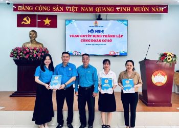 CÔNG ĐOÀN PHƯỜNG BẾN THÀNH TRAO QUYẾT ĐỊNH THÀNH LẬP 04 CÔNG ĐOÀN CƠ SỞ MỚI