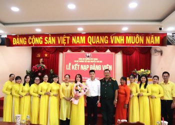 CHI BỘ TRƯỜNG TIỂU HỌC NGUYỄN THÁI HỌC TRANG TRỌNG TỔ CHỨC LỄ KẾT NẠP ĐẢNG VIÊN