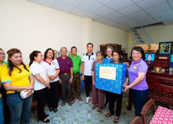 PHƯỜNG BẾN THÀNH BÀN GIAO NHÀ SỬA CHỮA, CHỐNG DỘT CHO GIA ĐÌNH HỘ CẬN NGHÈO