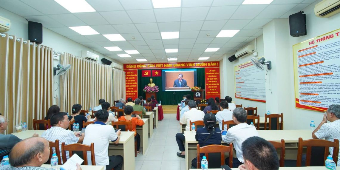 PHƯỜNG BẾN THÀNH TIẾP SÓNG HỘI NGHỊ TOÀN QUỐC NGHIÊN CỨU, HỌC TẬP, QUÁN TRIỆT VÀ TRIỂN KHAI THỰC HIỆN NGHỊ QUYẾT 10-NQ/TW