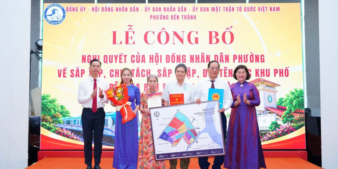 PHƯỜNG BẾN THÀNH CÔNG BỐ NGHỊ QUYẾT SẮP XẾP, THÀNH LẬP 17 KHU PHỐ MỚI
