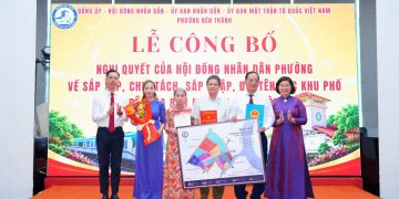 PHƯỜNG BẾN THÀNH CÔNG BỐ NGHỊ QUYẾT SẮP XẾP, THÀNH LẬP 17 KHU PHỐ MỚI